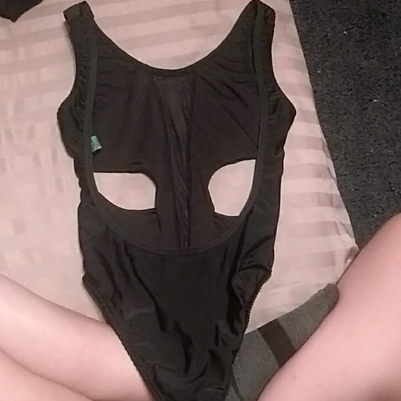 Bathing suit - Picture 2 of 2